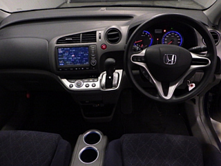 HONDA STREAM 2011