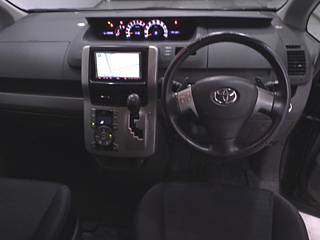 TOYOTA VOXY 2009