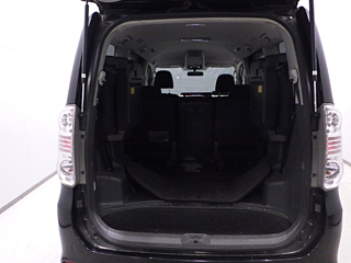 TOYOTA VOXY 2009