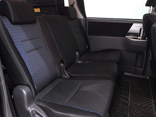 TOYOTA VOXY 2009