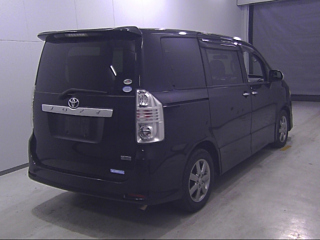TOYOTA VOXY 2009