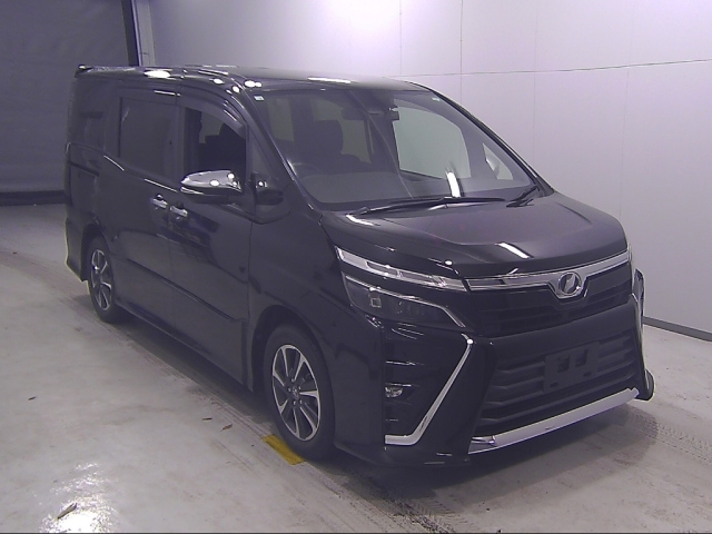 TOYOTA VOXY 2018