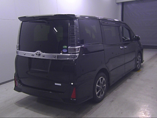 TOYOTA VOXY 2018