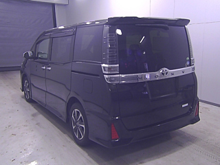 TOYOTA VOXY 2018