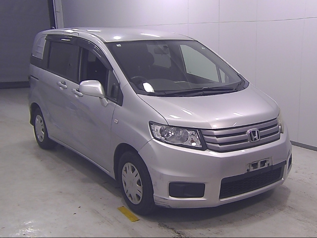 HONDA FREED 2010