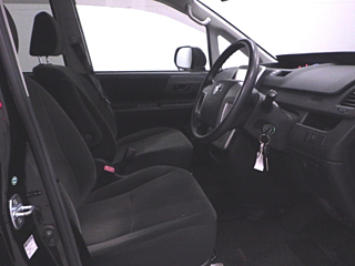TOYOTA NOAH 2010