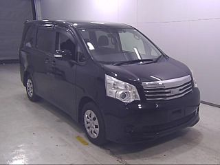 TOYOTA NOAH 2010