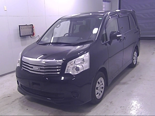 TOYOTA NOAH 2010