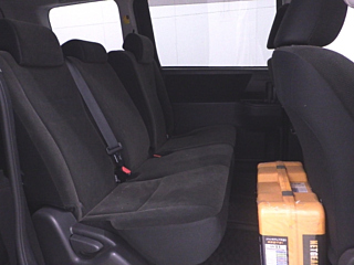 TOYOTA NOAH 2010