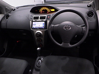 TOYOTA VITZ 2010