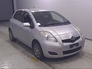 TOYOTA VITZ 2010