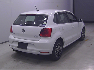 VOLKSWAGEN POLO 2016
