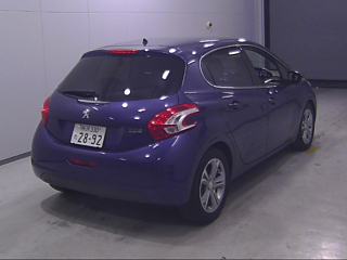 PEUGEOT 208 2012