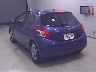PEUGEOT 208 2012