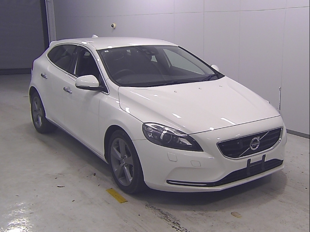VOLVO V40 2014