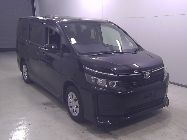 TOYOTA VOXY 2014