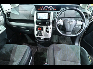 TOYOTA NOAH 2010