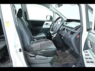 TOYOTA NOAH 2010