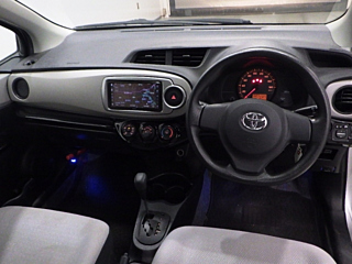 TOYOTA VITZ 2010