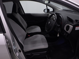 TOYOTA VITZ 2010