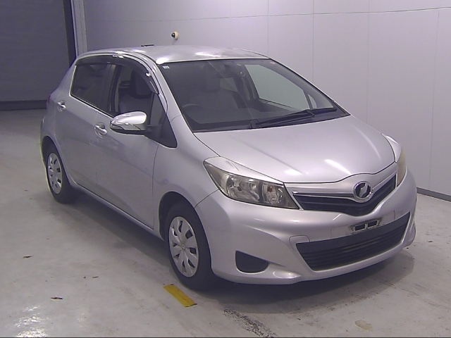 TOYOTA VITZ 2010