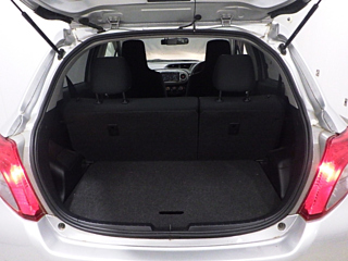 TOYOTA VITZ 2010