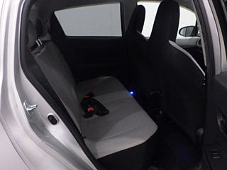 TOYOTA VITZ 2010
