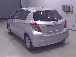 TOYOTA VITZ 2010