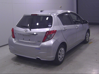 TOYOTA VITZ 2010
