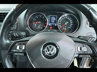 VOLKSWAGEN POLO 2015
