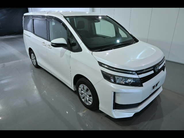 TOYOTA VOXY 2016