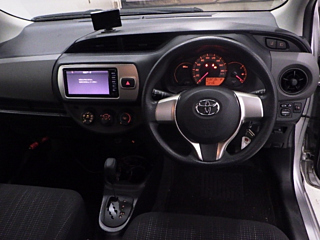 TOYOTA VITZ 2016