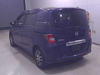 HONDA FREED 2011