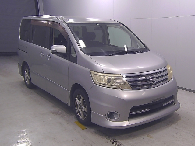 NISSAN SERENA 2010