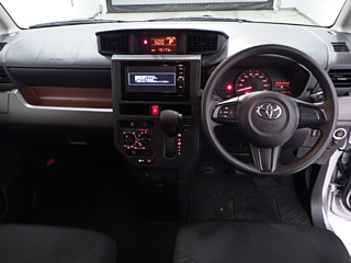 TOYOTA ROOMY 2018