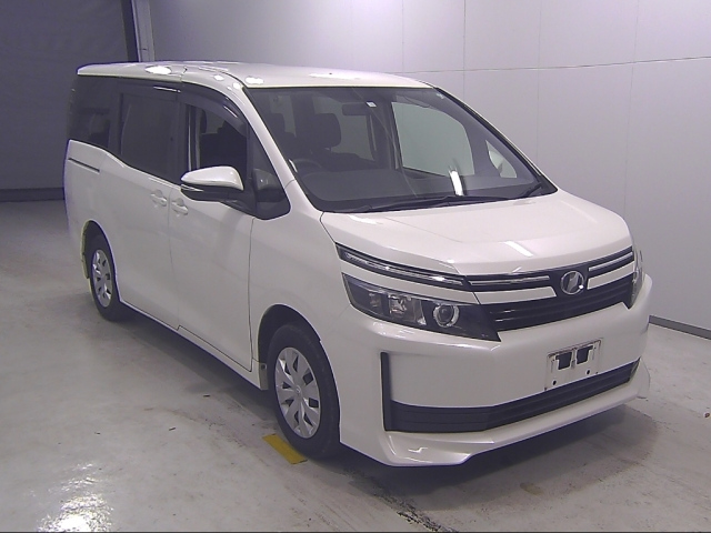 TOYOTA VOXY 2014