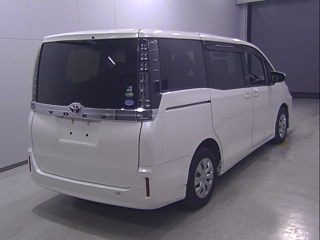 TOYOTA VOXY 2014