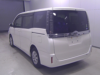 TOYOTA VOXY 2014