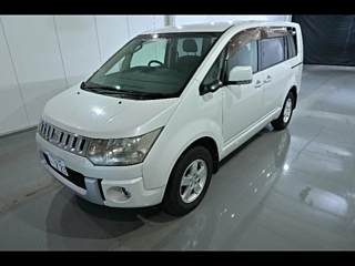 MITSUBISHI DELICA D5 2010