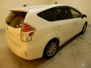 TOYOTA PRIUS ALPHA 2017