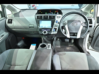 TOYOTA PRIUS ALPHA 2013