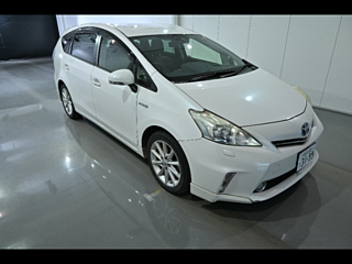 TOYOTA PRIUS ALPHA 2013