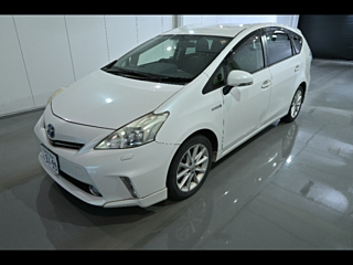TOYOTA PRIUS ALPHA 2013