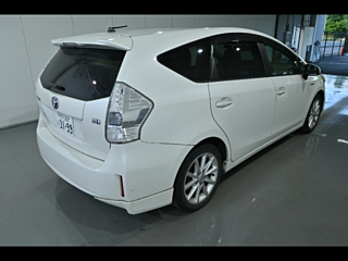 TOYOTA PRIUS ALPHA 2013