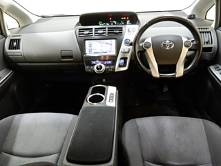 TOYOTA PRIUS ALPHA 2013
