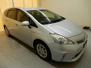 TOYOTA PRIUS ALPHA 2013