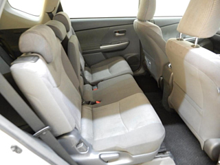 TOYOTA PRIUS ALPHA 2013