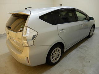 TOYOTA PRIUS ALPHA 2013