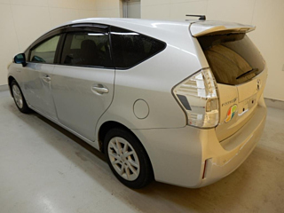 TOYOTA PRIUS ALPHA 2013