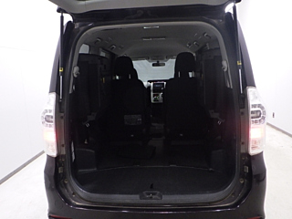 TOYOTA VOXY 2010